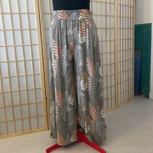 Fighting Eel Gray and Orange Wide Leg Pants
Excellent condition. Like new.